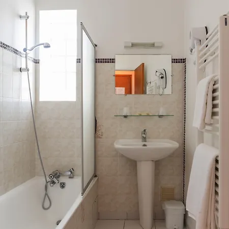 Restaurant La Braisiere Szálloda 2*